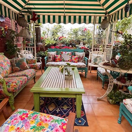 On The House Boutique B&B Neu-Delhi Exterior foto